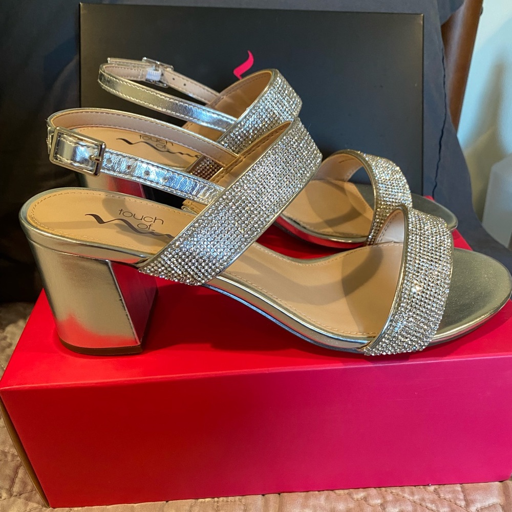 BRAND NEW touch of Nina sparkly silver block heels size 8 womens - Picture 4 of 4